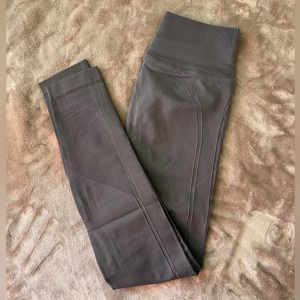 Lululemon Flow and Go 7/8 Tights 25”